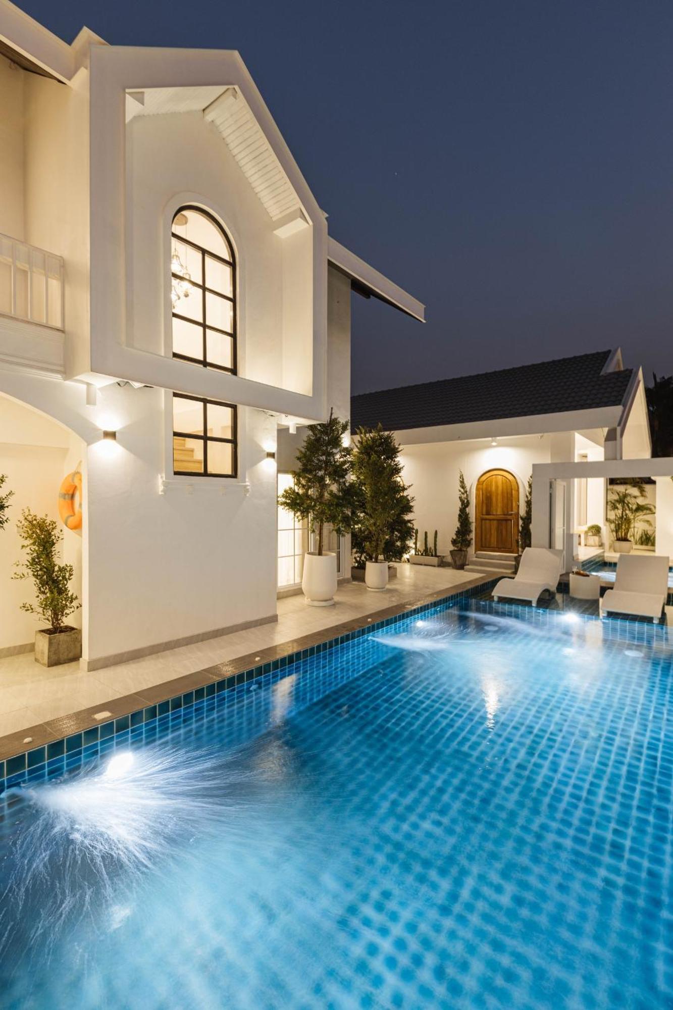 Zenzen Pool Villa *